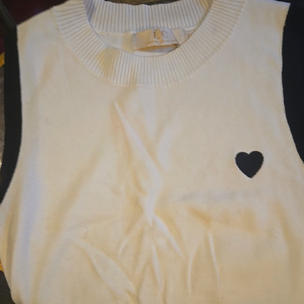 Chic LC White and Black Sleeveless Top